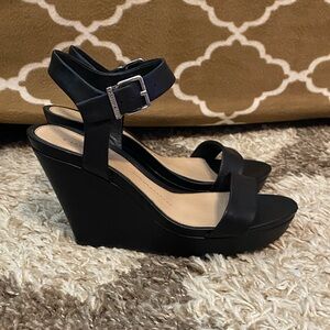 Gianna Bini Leather Platform Sandals